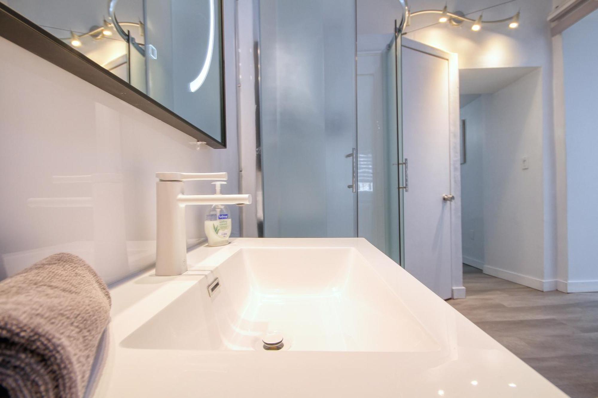 Quebec Grand Appartement By Hebergements Dcl Luaran gambar