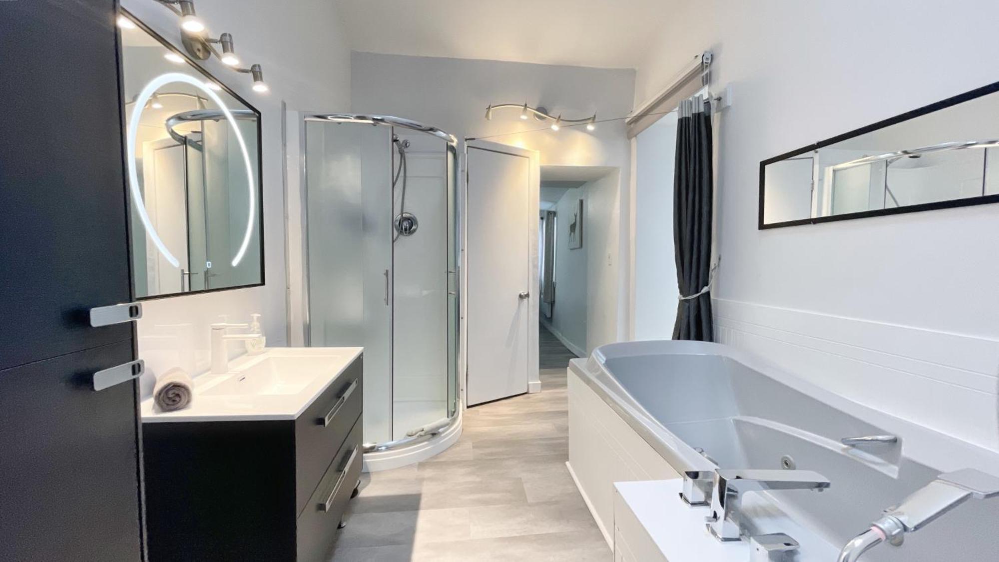 Quebec Grand Appartement By Hebergements Dcl Luaran gambar